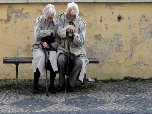pareja ancianos Praga Republica Checa