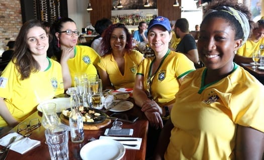 Hinchas de Brasil en Toronto celebran clasificacin a cuartos de final4