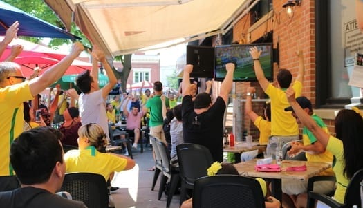 Hinchas de Brasil en Toronto celebran clasificacin a cuartos de final5