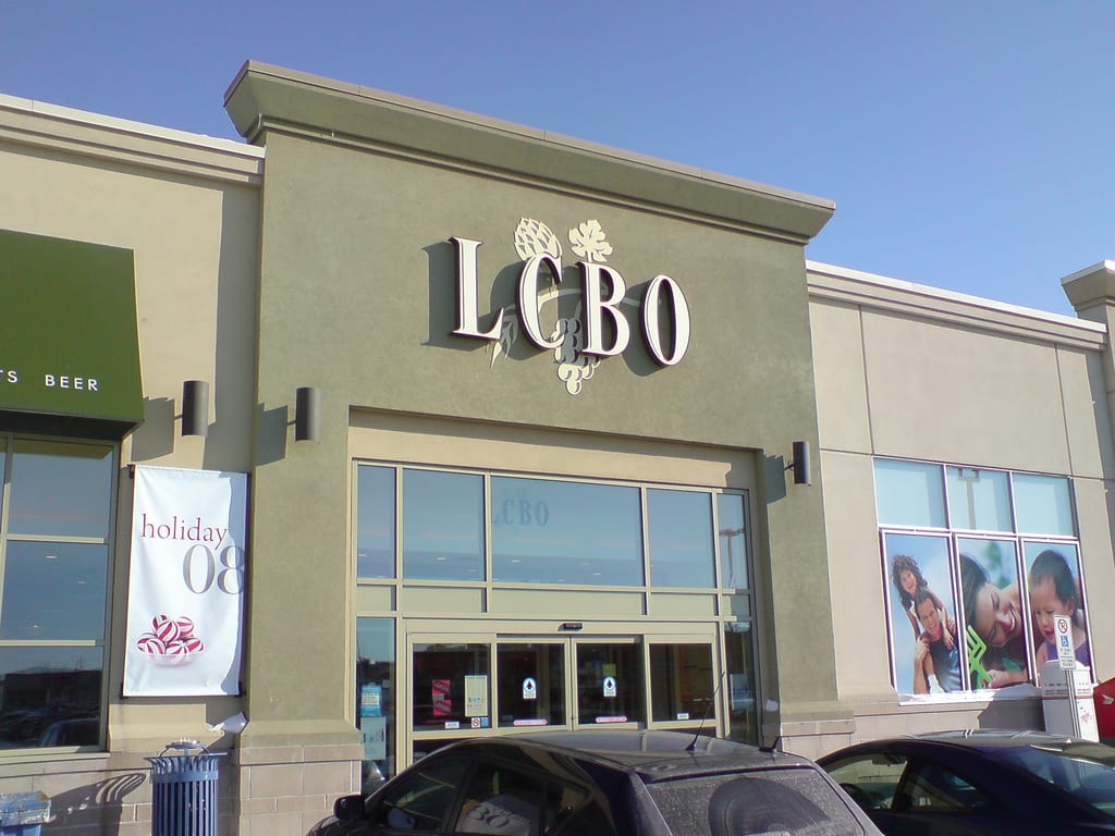 Locales de LCBO y Beer Store extenderán su horario a partir de esta
