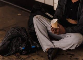 Demandan mejoras en refugios para personas sin hogar de Toronto antes del invierno